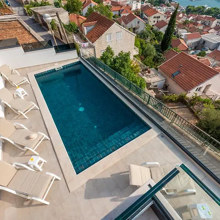 Makris No 2 Apartment