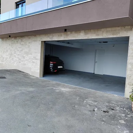 Apartment Makris No 2 *