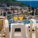 Apartman Makris No 2 *